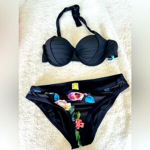 New Black and floral bikini size Medium